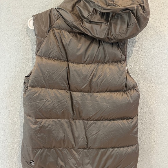 Like New lululemon puffer vest - Gray/camo - 10 - Picture 2 of 3